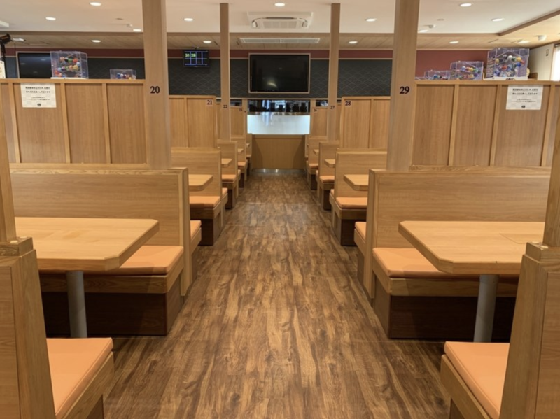 ▲「非接触型新モデル店」の1号店となる「くら寿司東村山店」:くら寿司公式サイトより 「非接触型新モデル店」の1号店となるくら寿司東村山店