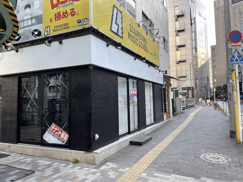 ▲今はテナント募集の張り紙が掲示されている:編集部撮影 アパレル コロナ 閉店