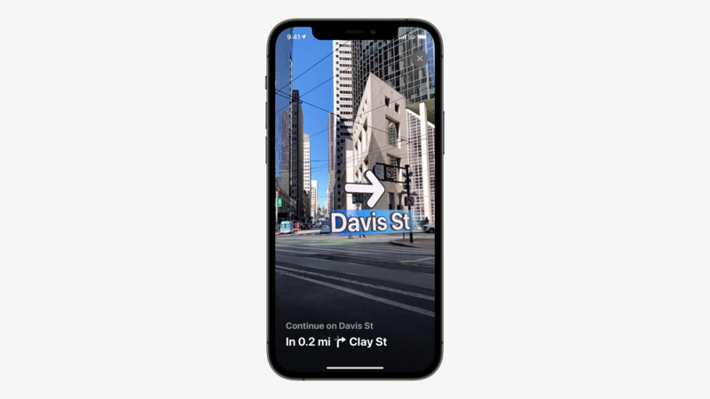▲ARでルートが表示される:Appleより ARでルートが表示される