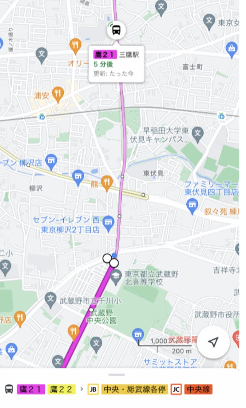 Google マップにバスの現在位置が表示される様子