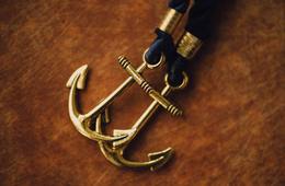 アンカリング効果とは？意味やマーケティングへの活用事例を業種別に紹介