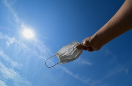 進む「コロナ離れ」興味度はピークから「96%減」：代わるトレンドワードに未来への希望がチラリ