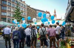 バンドワゴン効果とは？人気が人気を呼ぶ・反対の効果・意図的に引き起こすには？