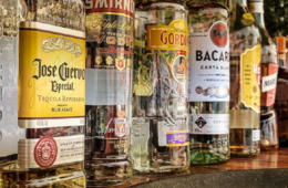 【飲食店】酒類のテイクアウト販売には"免許"が必要！申請方法を徹底解説