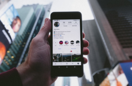 インスタで店舗の位置情報を追加する方法：Instagramの「場所」検索とは？