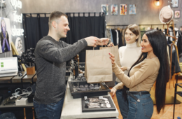 きょうからできる販売のコツ｜販売員が実践すべき「顧客目線」を意識した接客のポイントを解説