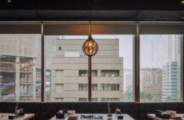 2階以上にある飲食店（空中店舗）の集客方法は？オンラインとオフラインに分けて解説