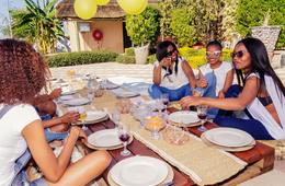 女性客を増やすための飲食店マーケティング方法5選｜女性が重視するポイントとは？