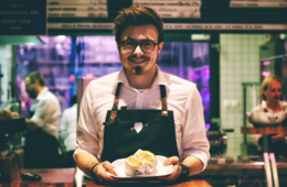 飲食店集客にYouTubeは効果的？活用事例と方法・メリット・動画広告について解説