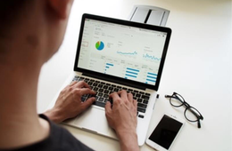 ユーザーインサイトとは？隠れた顧客ニーズを知りサービス向上へ／メリットや分析方法を解説