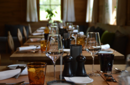 約44%が「2022年は外食頻度を増やしたい」と回答　