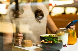 食べログで集客を最大化させるコツとは？掲載料や有料プランでできることも解説！