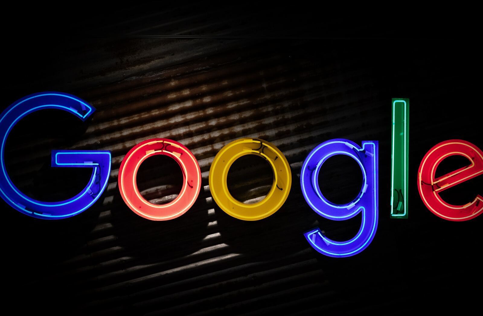 Googleが悪質業者に法的措置：不正なビジネスプロフィールを作成、偽レビューで"強化"