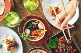 コロナで「デリバリー」需要に影響：海外事例、UberEats & 出前館事情も解説